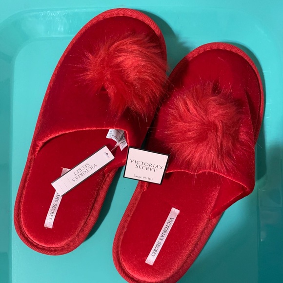 VICTORIAS SECRET FUZZY POM POM SLIPPERS Black Purple Red NWT
